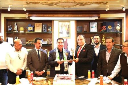 سيدة الأرض تكرم "فتحي عفانة" شخصية العام والنموذج الفلسطيني في الامارات